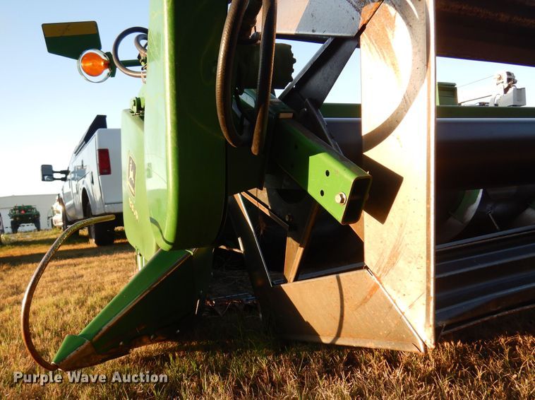 image for item KO9976 2001 John Deere 930R  rigid head