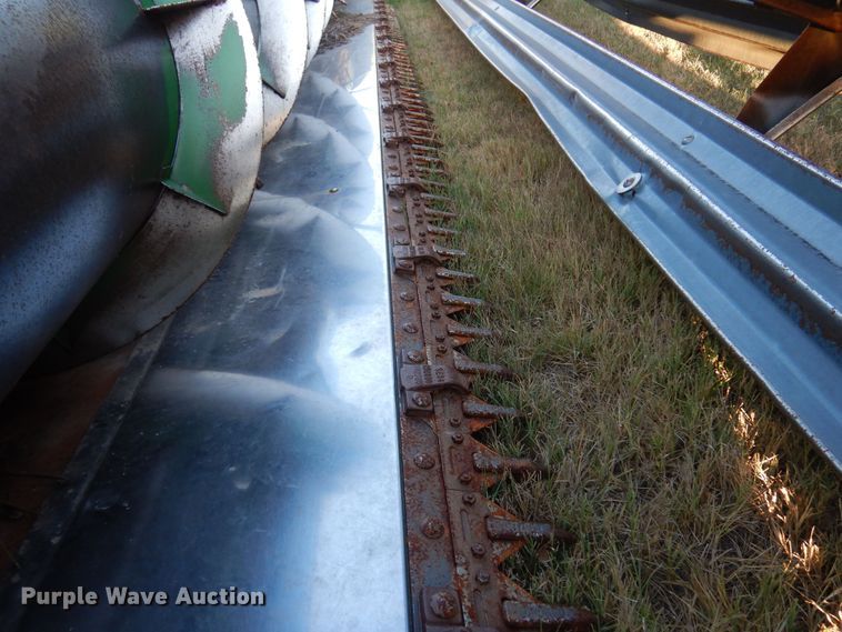 image for item KO9976 2001 John Deere 930R  rigid head