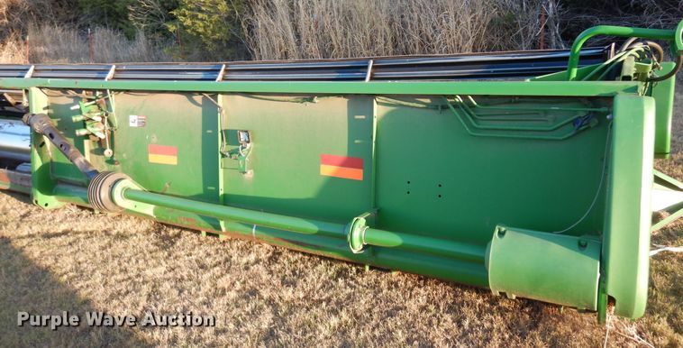 image for item KO9976 2001 John Deere 930R  rigid head