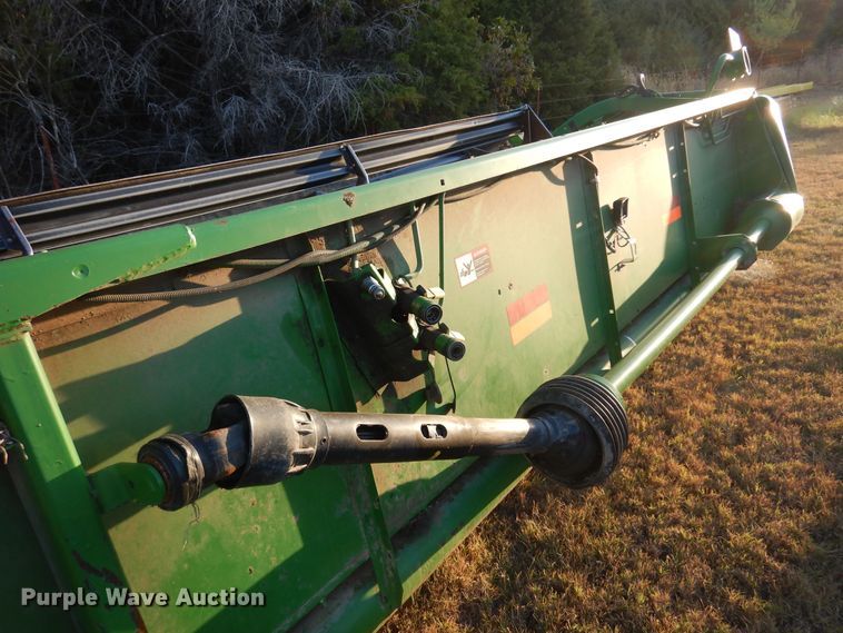 image for item KO9976 2001 John Deere 930R  rigid head