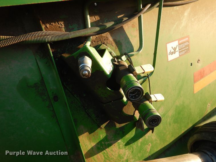 image for item KO9976 2001 John Deere 930R  rigid head