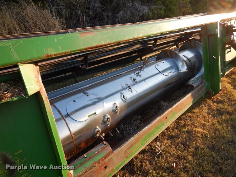 image for item KO9976 2001 John Deere 930R  rigid head