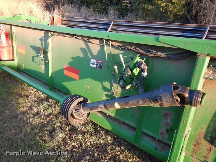 image for item KO9976 2001 John Deere 930R  rigid head