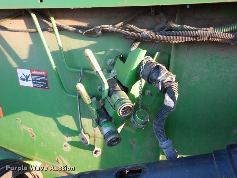 image for item KO9976 2001 John Deere 930R  rigid head