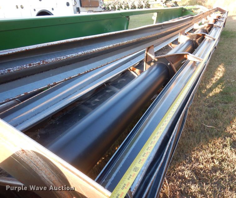 image for item KO9976 2001 John Deere 930R  rigid head