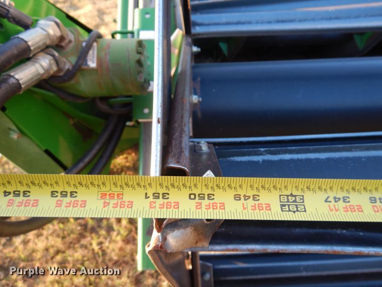 image for item KO9976 2001 John Deere 930R  rigid head