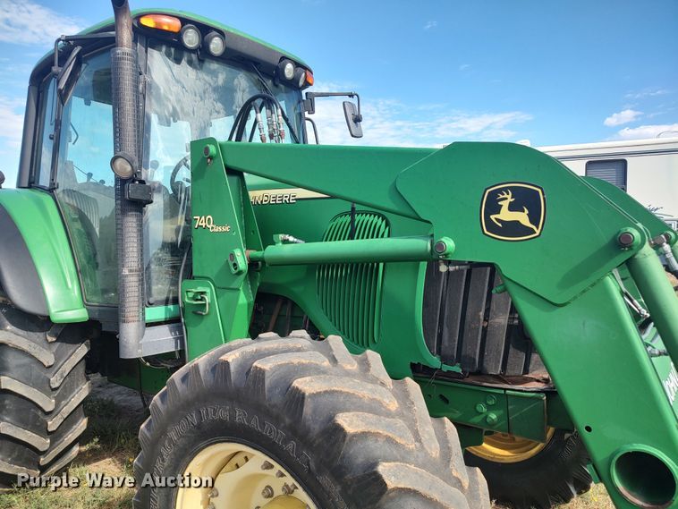 image for item LK9835 2005 John Deere 7220  MFWD tractor