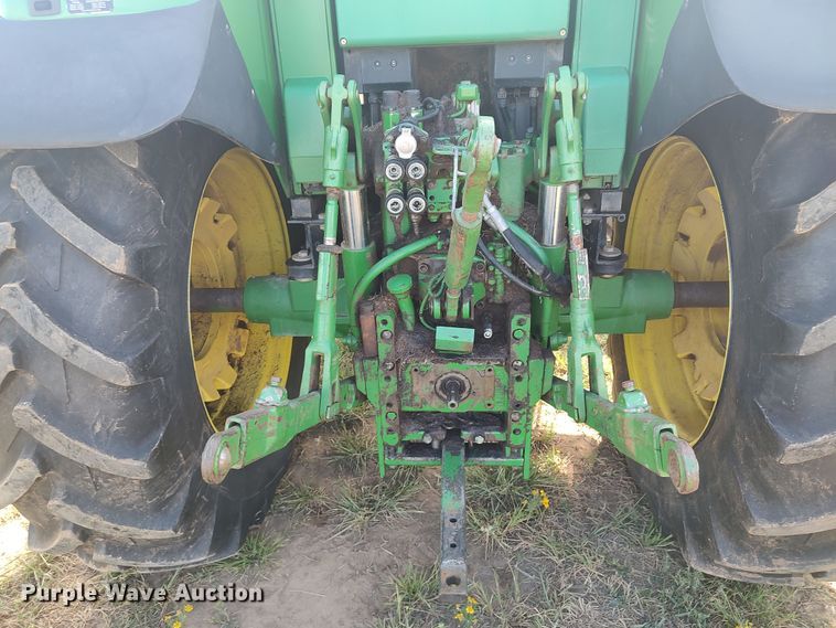 image for item LK9835 2005 John Deere 7220  MFWD tractor