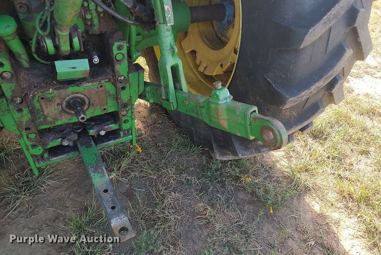 image for item LK9835 2005 John Deere 7220  MFWD tractor