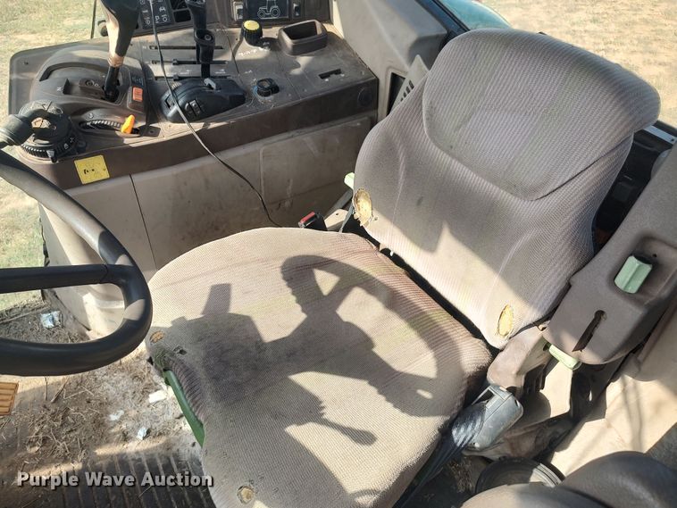 image for item LK9835 2005 John Deere 7220  MFWD tractor
