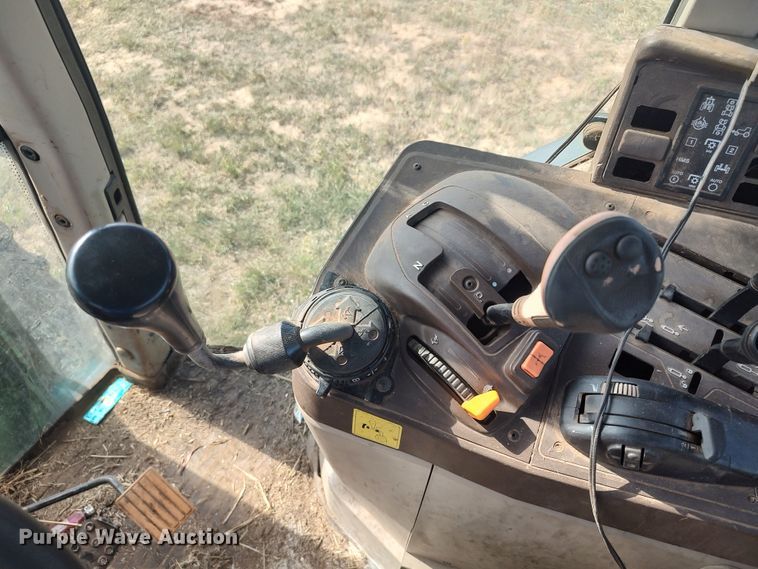 image for item LK9835 2005 John Deere 7220  MFWD tractor