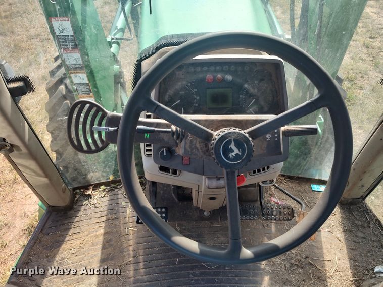 image for item LK9835 2005 John Deere 7220  MFWD tractor