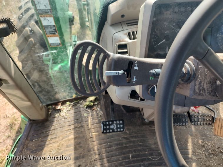 image for item LK9835 2005 John Deere 7220  MFWD tractor