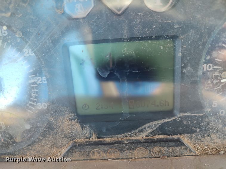 image for item LK9835 2005 John Deere 7220  MFWD tractor