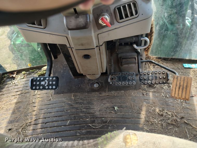 image for item LK9835 2005 John Deere 7220  MFWD tractor