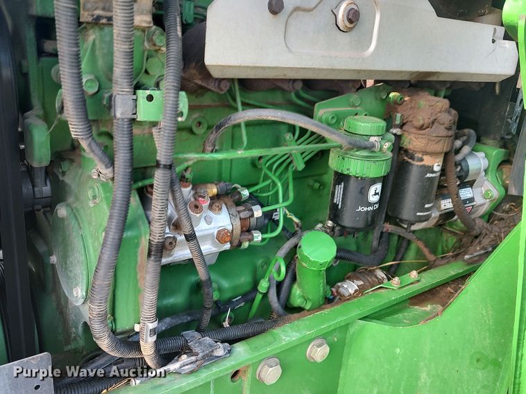 image for item LK9835 2005 John Deere 7220  MFWD tractor