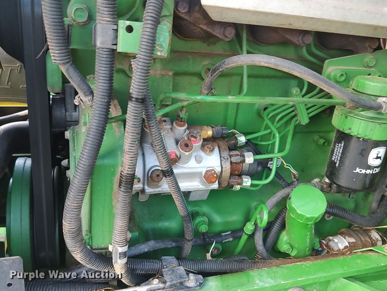 image for item LK9835 2005 John Deere 7220  MFWD tractor