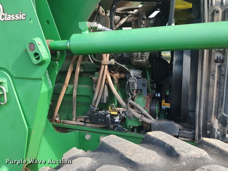 image for item LK9835 2005 John Deere 7220  MFWD tractor