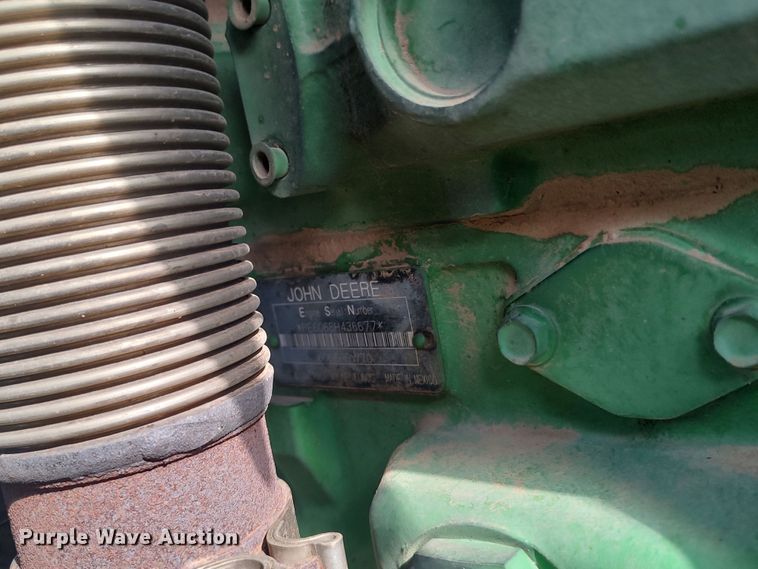 image for item LK9835 2005 John Deere 7220  MFWD tractor