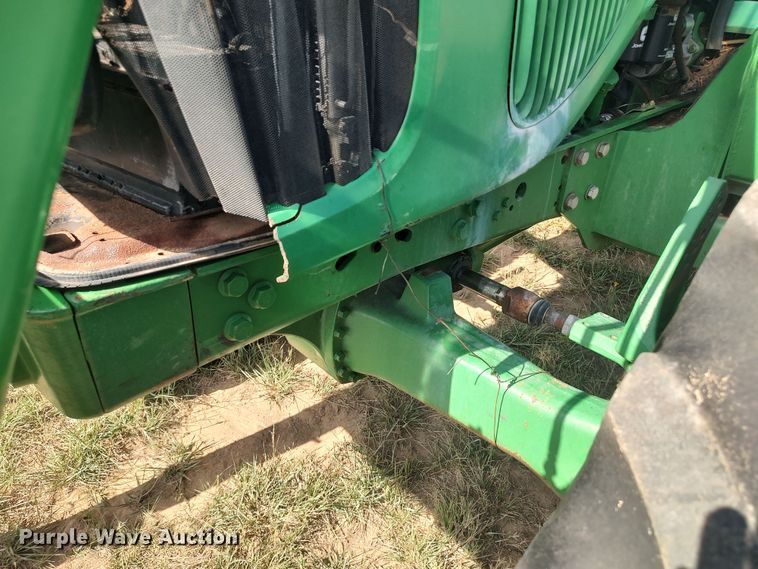 image for item LK9835 2005 John Deere 7220  MFWD tractor