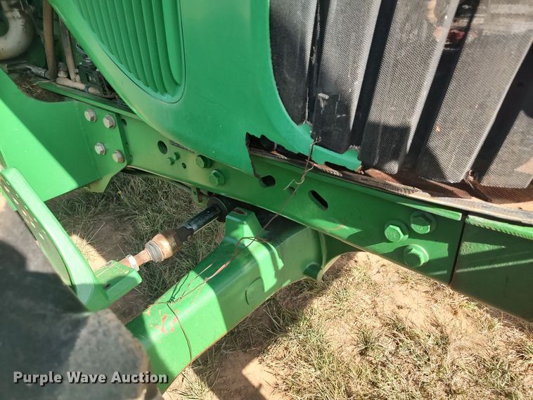 image for item LK9835 2005 John Deere 7220  MFWD tractor