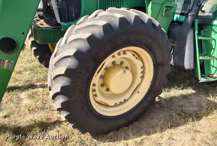 image for item LK9835 2005 John Deere 7220  MFWD tractor