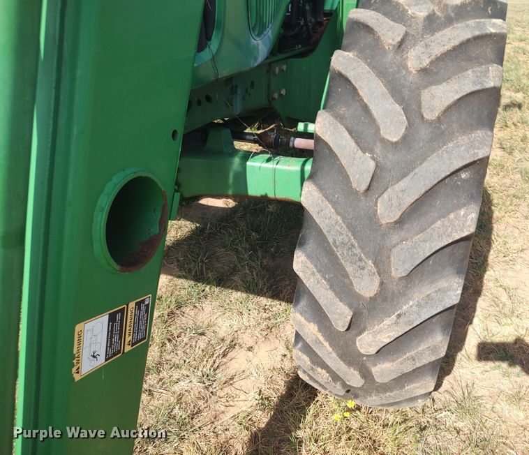 image for item LK9835 2005 John Deere 7220  MFWD tractor