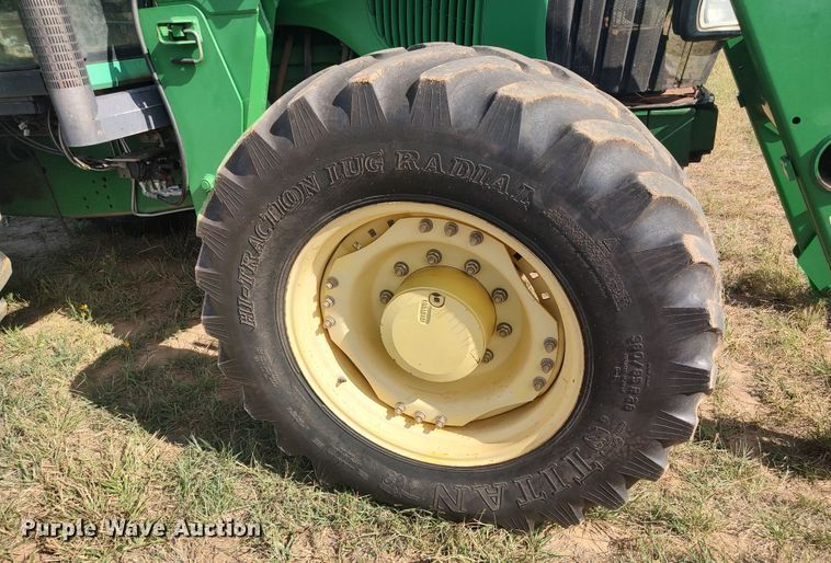 image for item LK9835 2005 John Deere 7220  MFWD tractor