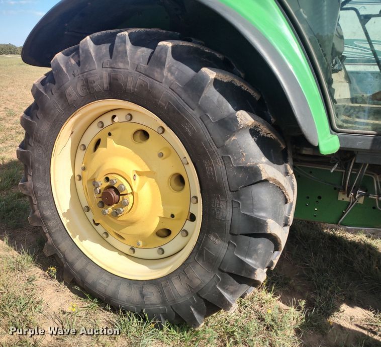 image for item LK9835 2005 John Deere 7220  MFWD tractor