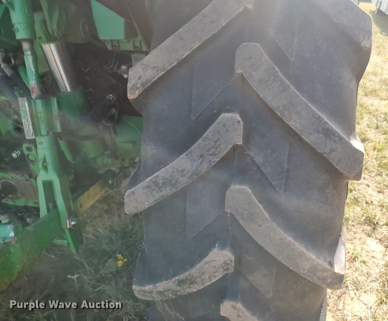 image for item LK9835 2005 John Deere 7220  MFWD tractor