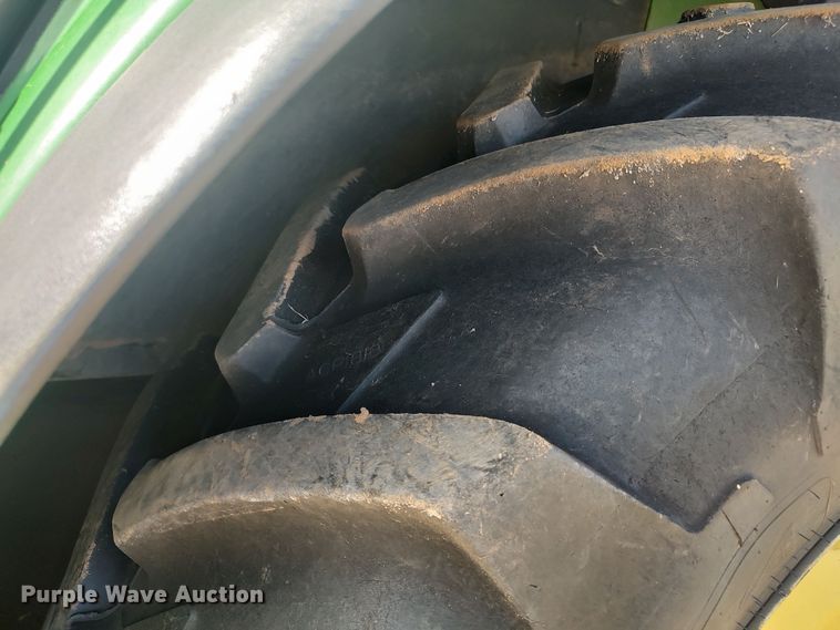 image for item LK9835 2005 John Deere 7220  MFWD tractor