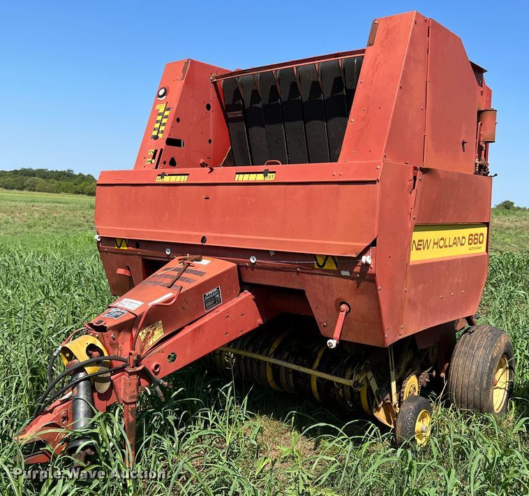 image for item MQ9801 New Holland 660  round baler