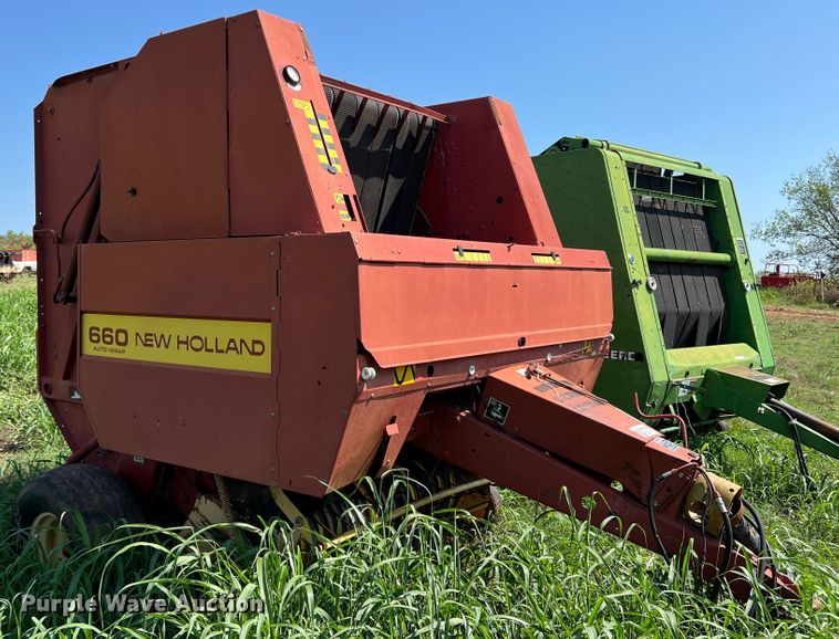 image for item MQ9801 New Holland 660  round baler
