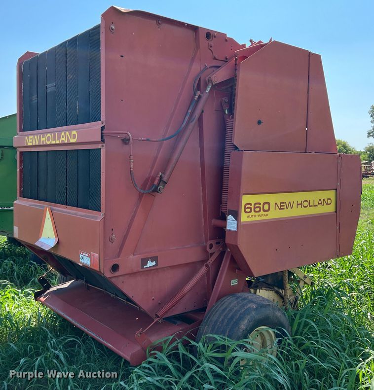 image for item MQ9801 New Holland 660  round baler