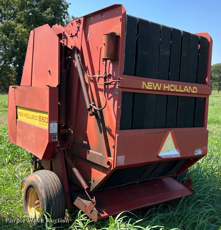 image for item MQ9801 New Holland 660  round baler