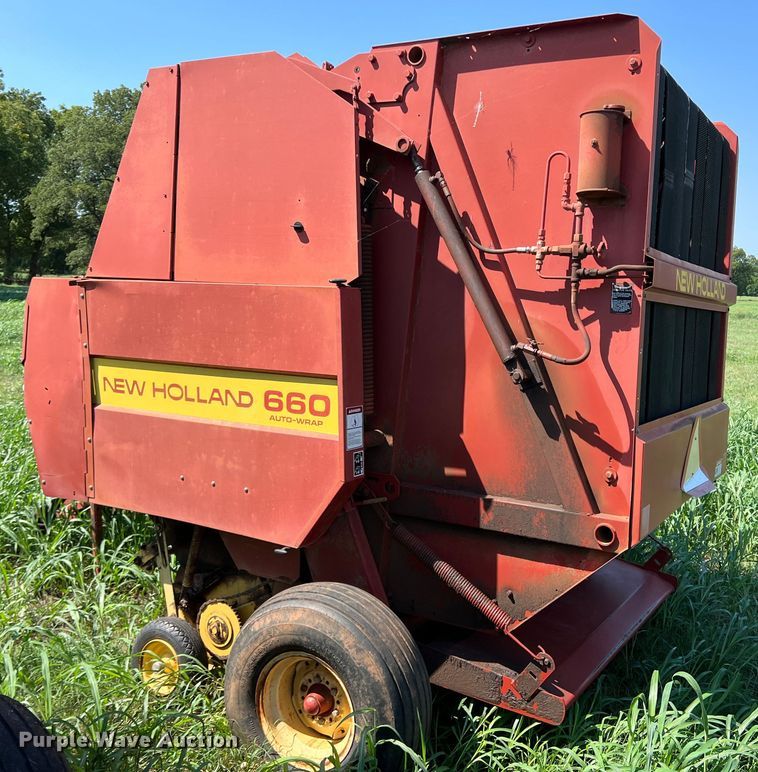 image for item MQ9801 New Holland 660  round baler