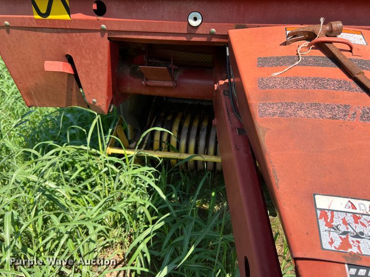 image for item MQ9801 New Holland 660  round baler