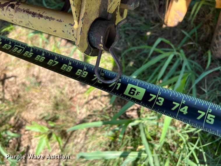 image for item MQ9801 New Holland 660  round baler