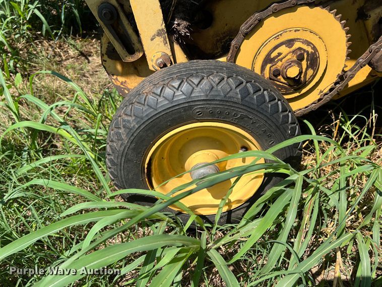 image for item MQ9801 New Holland 660  round baler