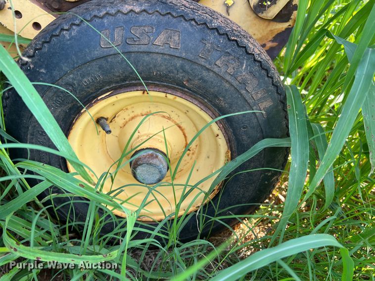 image for item MQ9801 New Holland 660  round baler