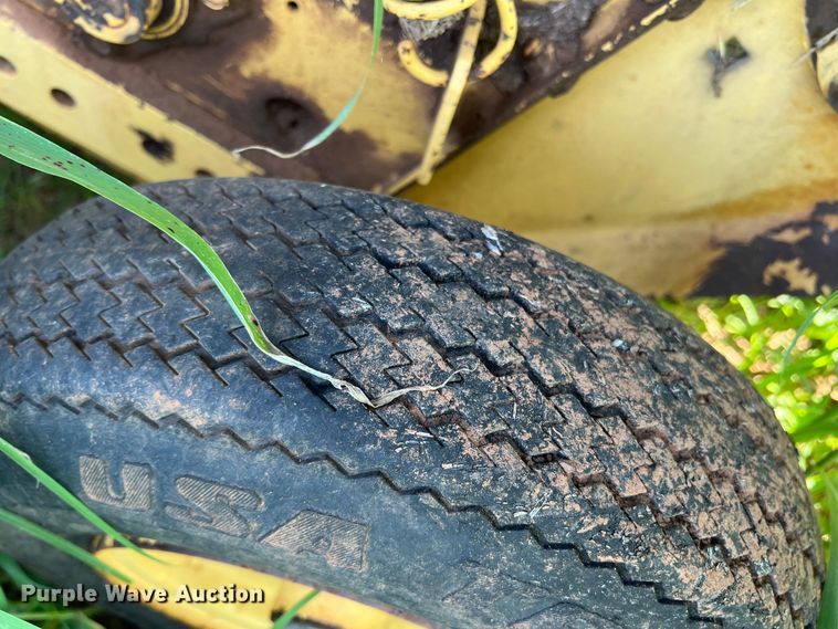 image for item MQ9801 New Holland 660  round baler