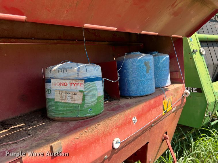 image for item MQ9801 New Holland 660  round baler