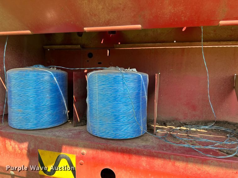 image for item MQ9801 New Holland 660  round baler