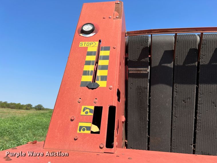 image for item MQ9801 New Holland 660  round baler