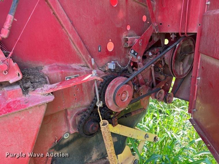 image for item MQ9801 New Holland 660  round baler