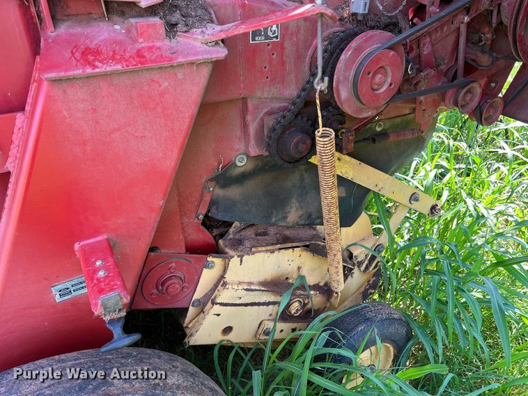 image for item MQ9801 New Holland 660  round baler