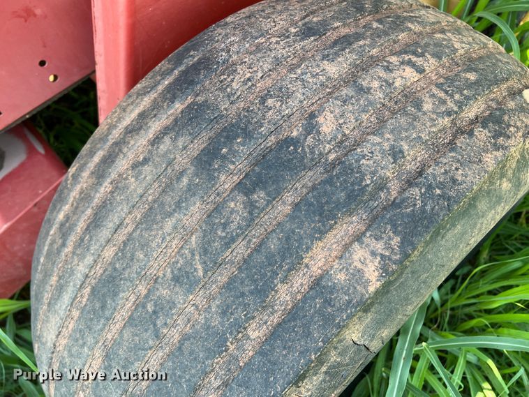 image for item MQ9801 New Holland 660  round baler