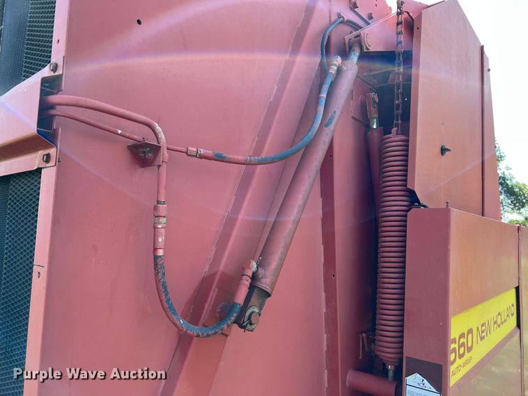 image for item MQ9801 New Holland 660  round baler