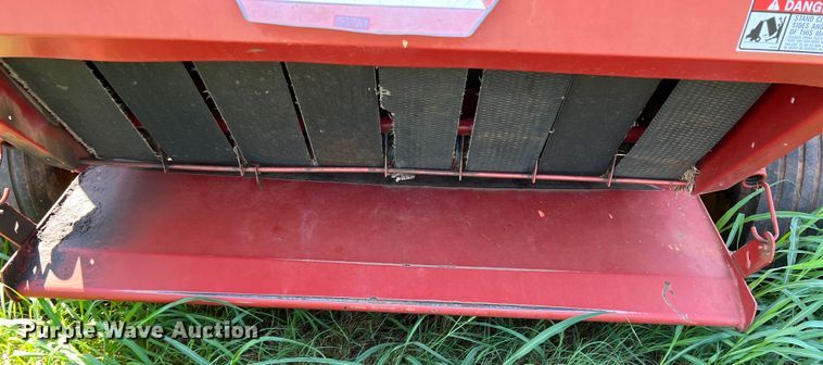 image for item MQ9801 New Holland 660  round baler