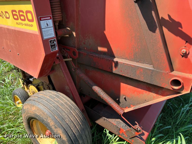image for item MQ9801 New Holland 660  round baler